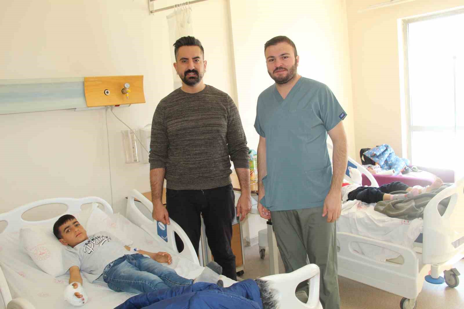 Şırnak’ta yapışık parmaklı iki kardeş ameliyatla sağlıklarına kavuştu 6 sirnakta yapisik parmakli iki kardes ameliyatla sagliklarina kavustu 2 vvKZtnsw