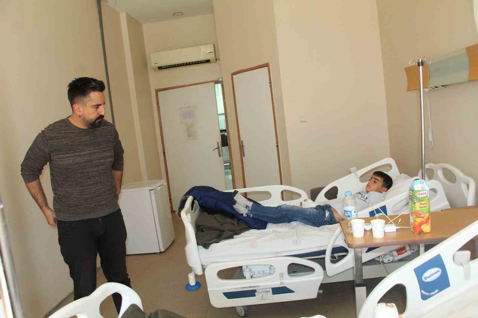 Şırnak’ta yapışık parmaklı iki kardeş ameliyatla sağlıklarına kavuştu 7 sirnakta yapisik parmakli iki kardes ameliyatla sagliklarina kavustu 3 JMKcK2B8