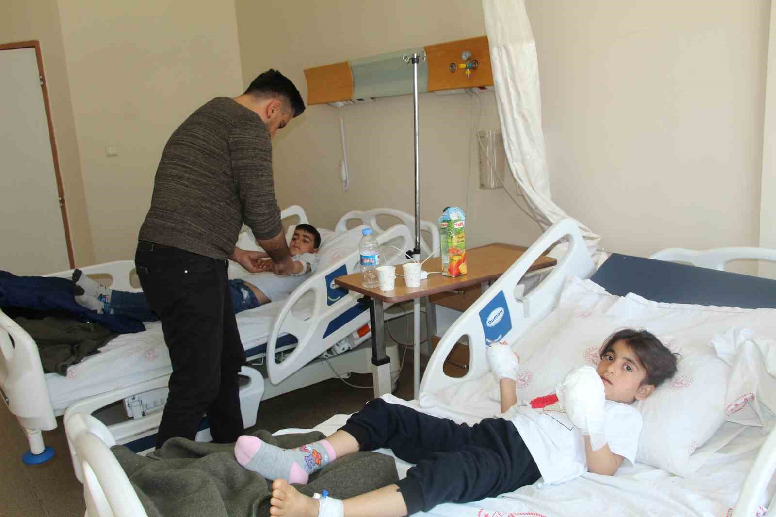 Şırnak’ta yapışık parmaklı iki kardeş ameliyatla sağlıklarına kavuştu 9 sirnakta yapisik parmakli iki kardes ameliyatla sagliklarina kavustu 5 NSyyEXsH