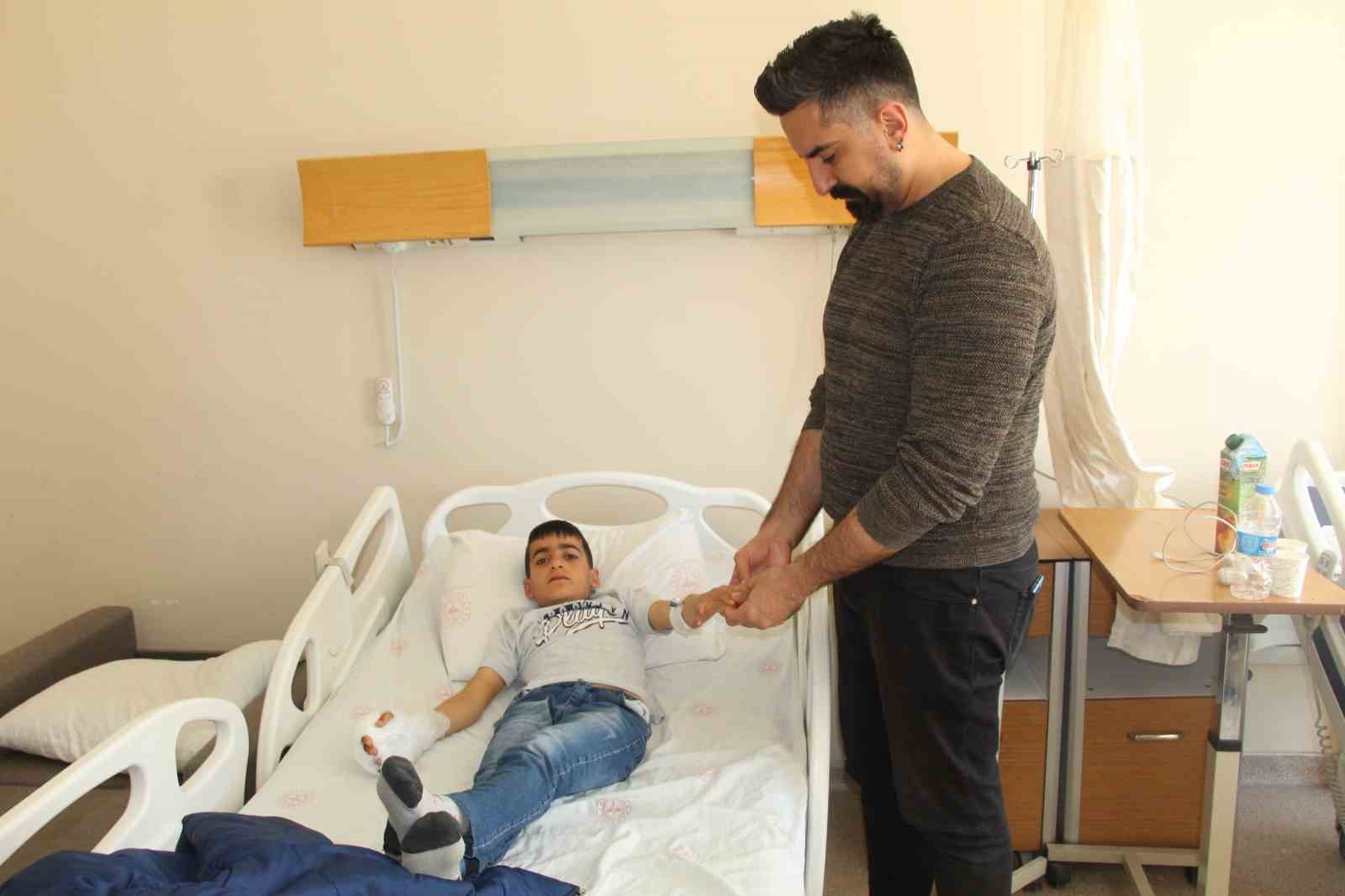 Şırnak’ta yapışık parmaklı iki kardeş ameliyatla sağlıklarına kavuştu 10 sirnakta yapisik parmakli iki kardes ameliyatla sagliklarina kavustu 6 2gqvEq6u