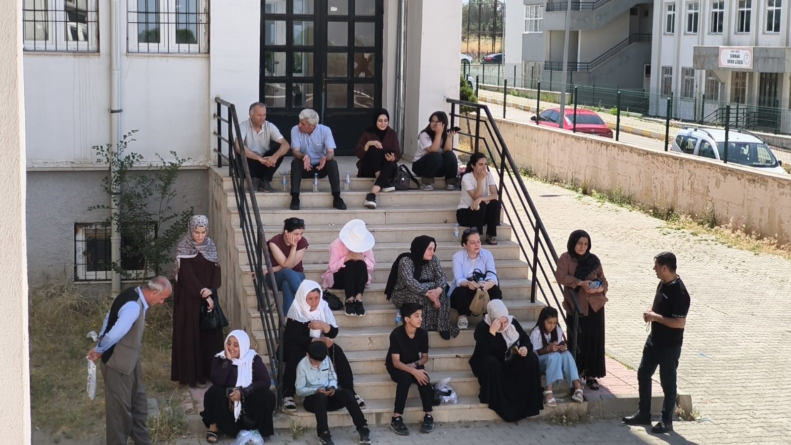 Şırnak’ta YKS heyecanı: Sınava geç kalanları emniyet yetiştirdi 4 sirnakta yks heyecani sinava gec kalanlari emniyet yetistirdi 0 5BVWAg2C