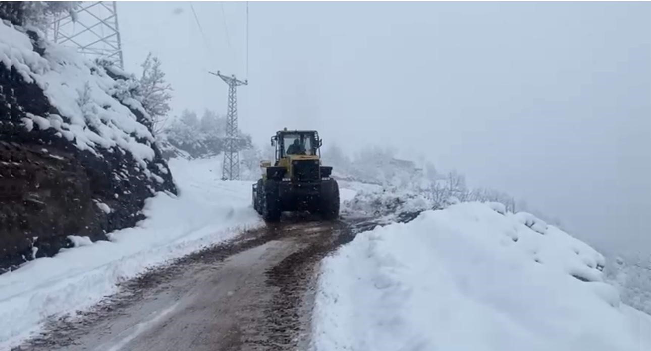 sirnakta yogun kar nedeni ile bazi yollar ulasima kapandi 1 ecvzrEEk