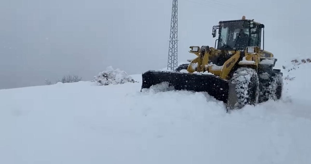 sirnakta yogun kar nedeni ile bazi yollar ulasima kapandi 2 FWl6BJiL