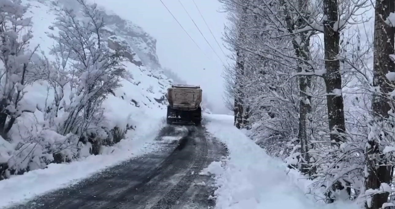 sirnakta yogun kar nedeni ile bazi yollar ulasima kapandi 3 vJfXujs1