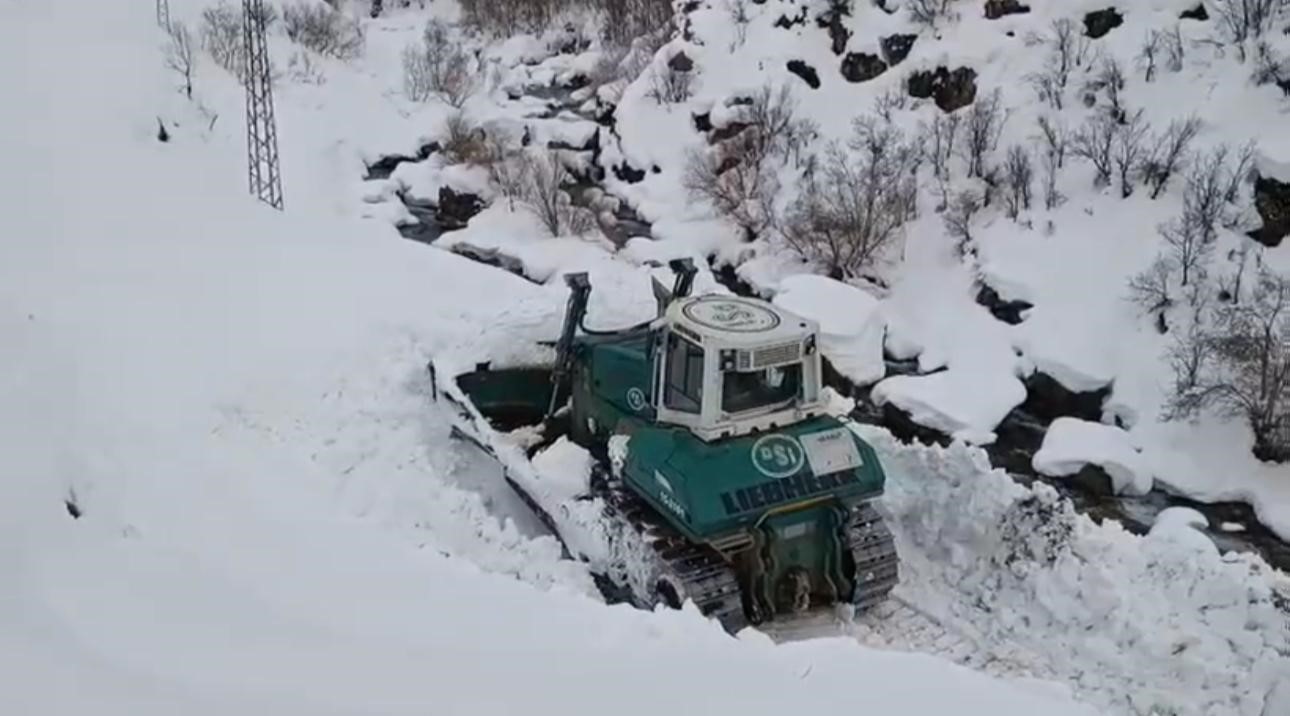 Şırnak’ta yol açma çalışmalarına DSİ de dahil oldu 5 sirnakta yol acma calismalarina dsi de dahil oldu 1 eMEhhvqT