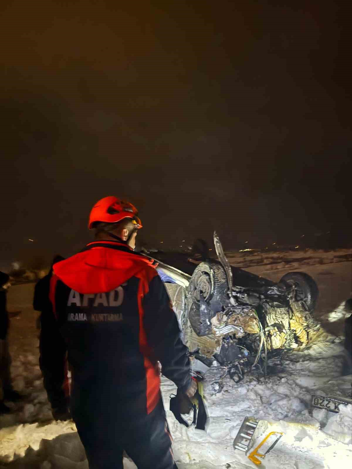 sirnakta yoldan cikarak takla atan arac hurdaya dondu 1 agir yarali 0 yTTuUUJC