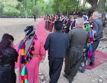 sirnakta-yuz-yillardir-suren-gelenek-baslara-takilan-pusiler-dugunlere-renk-katiyor-dj4gY5Vi.jpg
