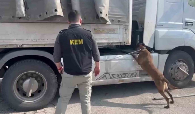 sirnakta-zehir-tacirlerine-agir-darbe-90-kilo-uyusturucu-ele-gecirildi-U6e7v6Fb.jpg