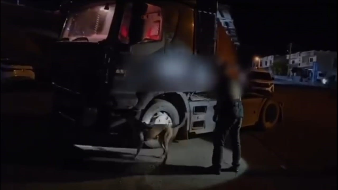 Şırnak’ta zehir yüklü tır uygulama noktasında yakalandı 4 sirnakta zehir yuklu tir uygulama noktasinda yakalandi 0 ycUnYwmD