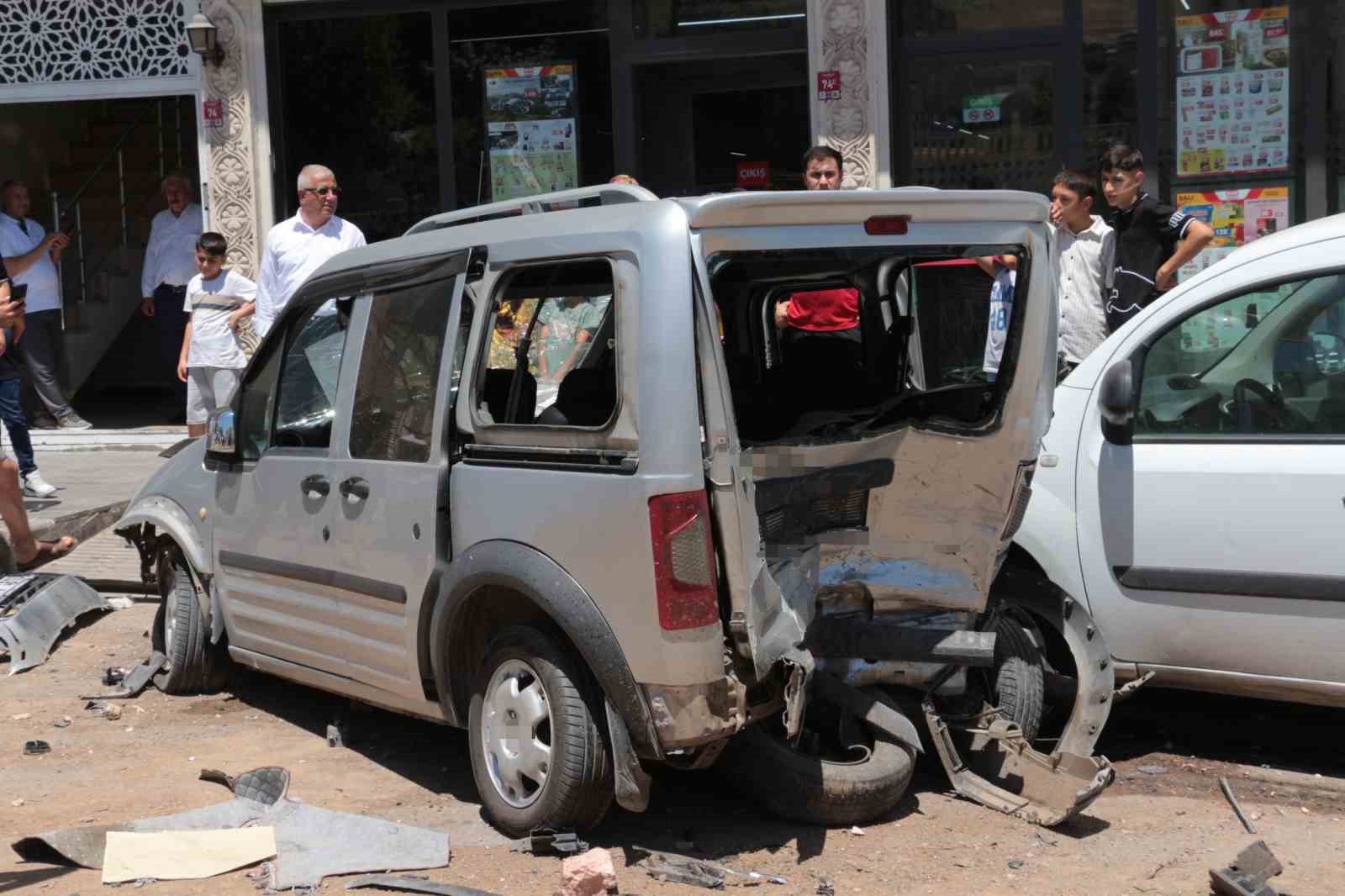 sirnakta zincirleme trafik kazasi 4 yarali 3 ChekMk3X