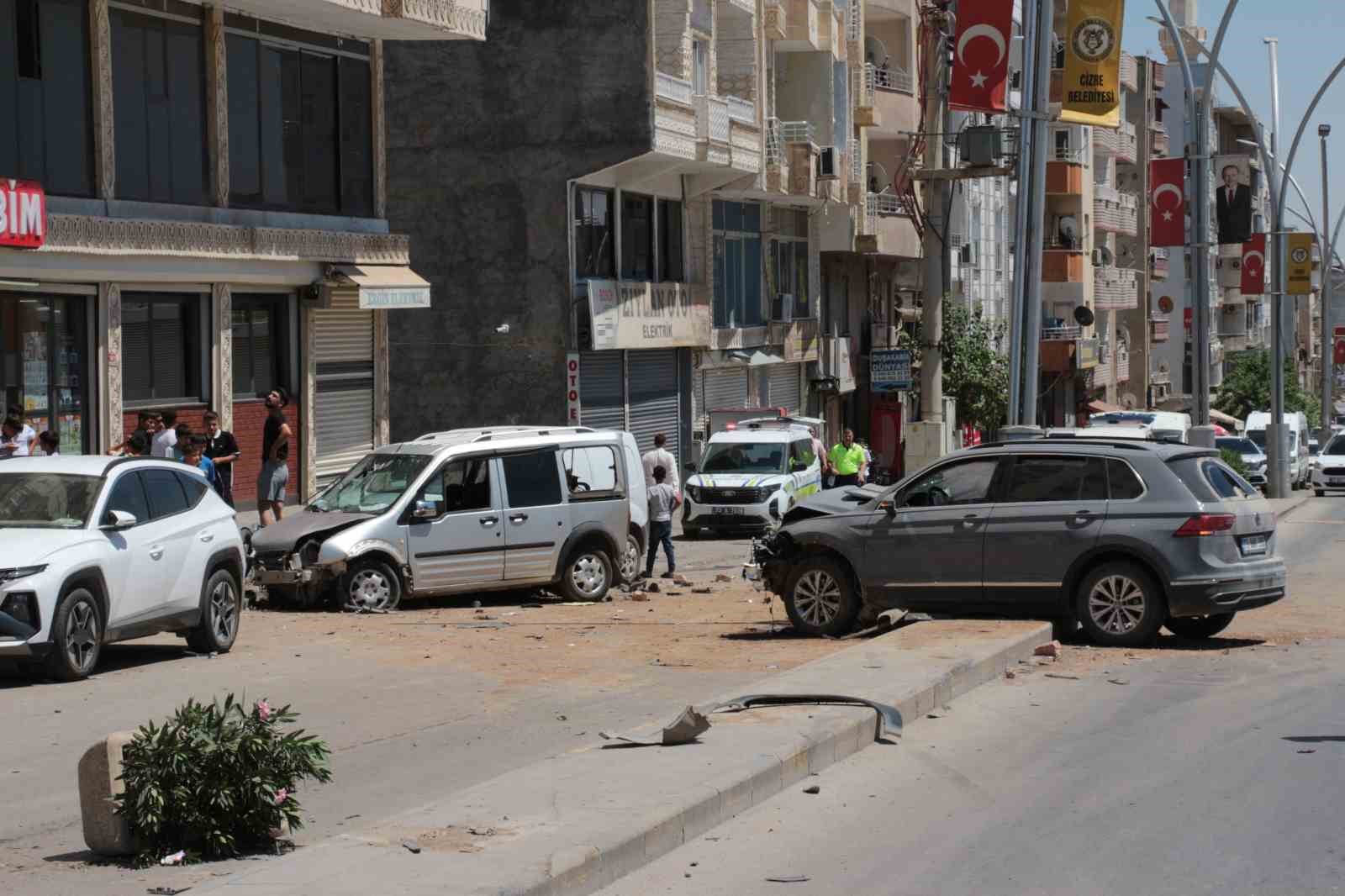 sirnakta zincirleme trafik kazasi 4 yarali 5 npLUa37t