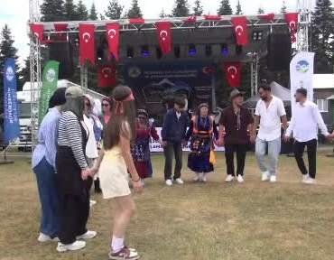 sis-yagmur-camur-dinlemediler-116-yillik-gelenegi-yasattilar-6VHpqBGV.jpg