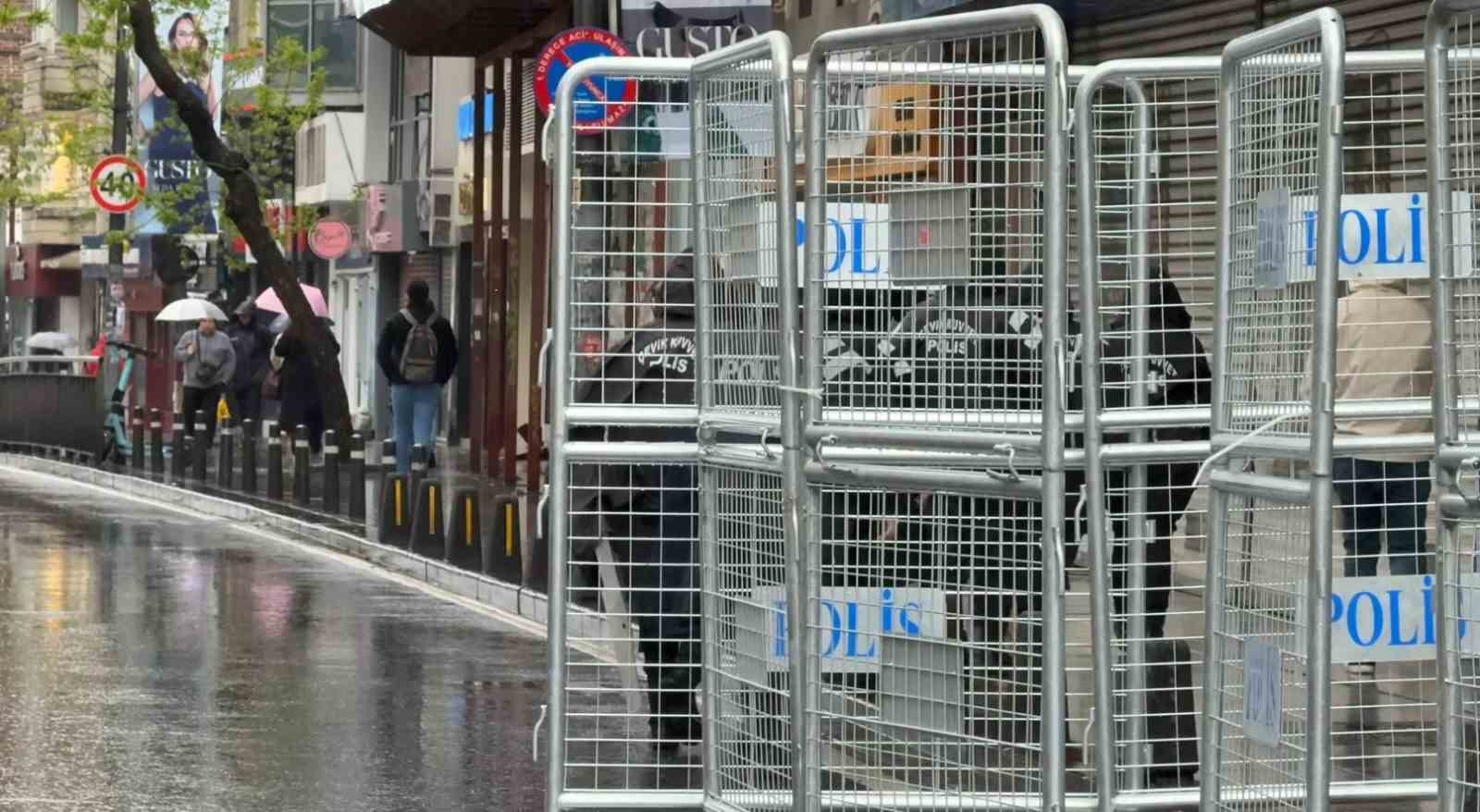 Şişli’de 1 Mayıs nedeniyle güvenlik önlemleri alındı 4 sislide 1 mayis nedeniyle guvenlik onlemleri alindi 0 Upb13Bs6