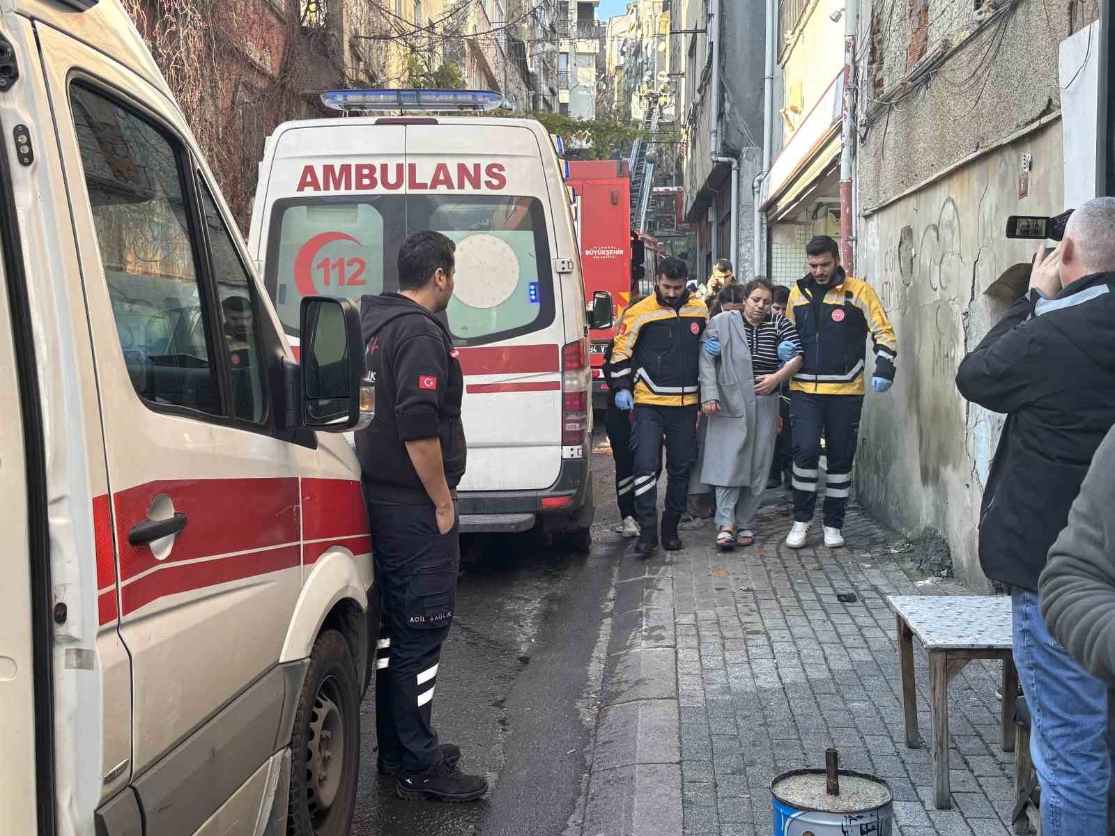 sislide 2 katli binada yangin panigi hastane yolundan donen astim hastasi ev sahibi fenalik LajmQtIh