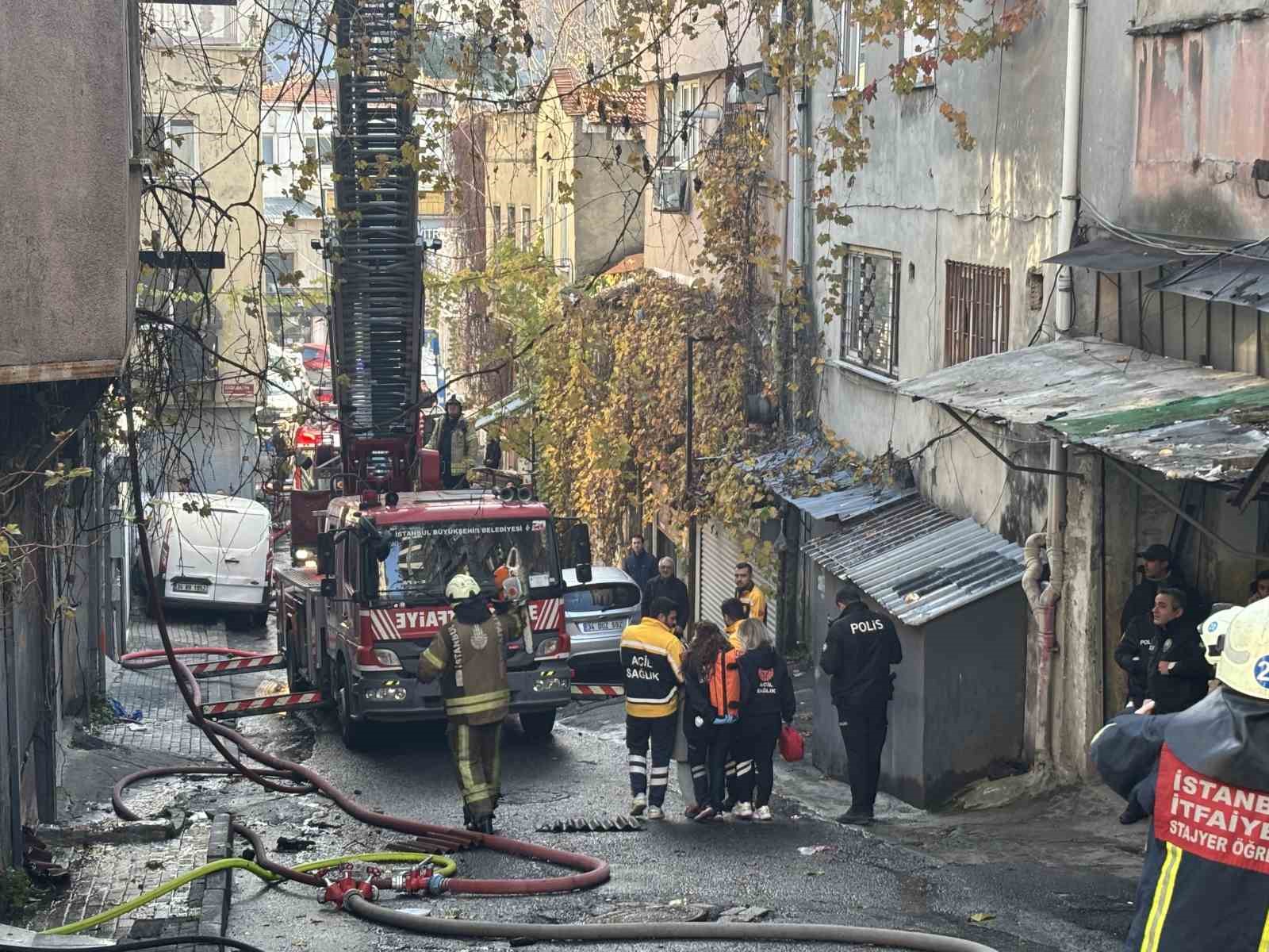 sislide 2 katli binada yangin panigi hastane yolundan donen astim hastasi ev sahibi fenalik qj7j3Okc