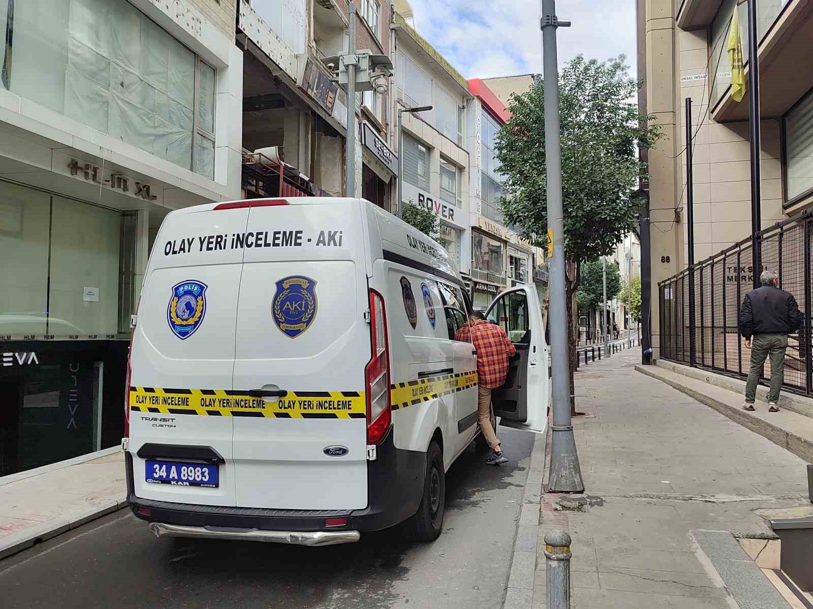 sislide 4 katli binada cikan yanginda 1 kisi yanarak hayatini kaybetti 0 DOEVuWrG