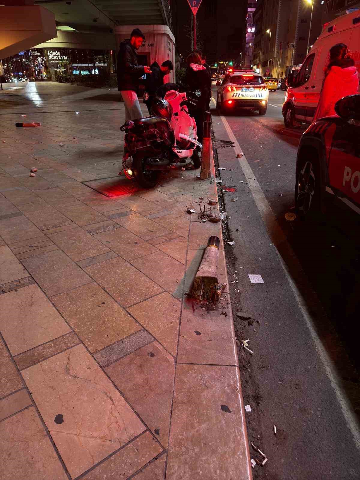 sislide bir surucu genc kiza carpmamak icin bariyerlere girdi 1