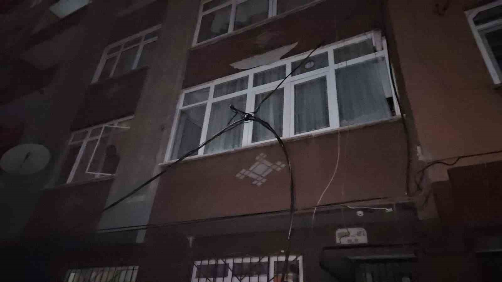 sislide elektrik diregindeki patlama motorlara sicradi 0