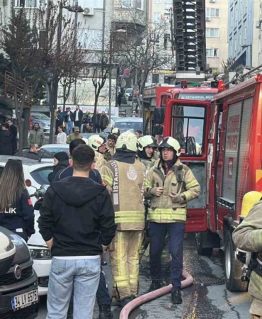 sislide-otelde-yangin-panigi-6-kisi-mahsur-kaldi-Exnv4rCc.jpg