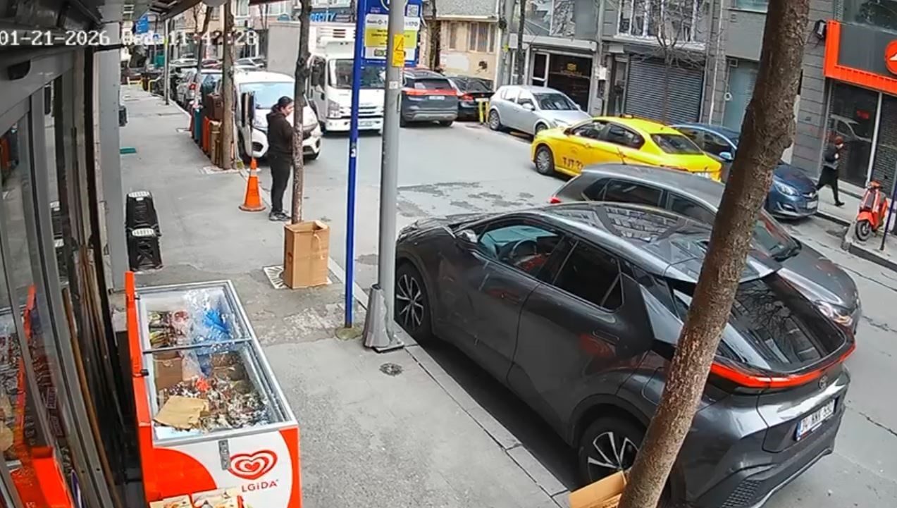 sislide otomobili park edecekken dukkana daldi 1 miLiMeMl
