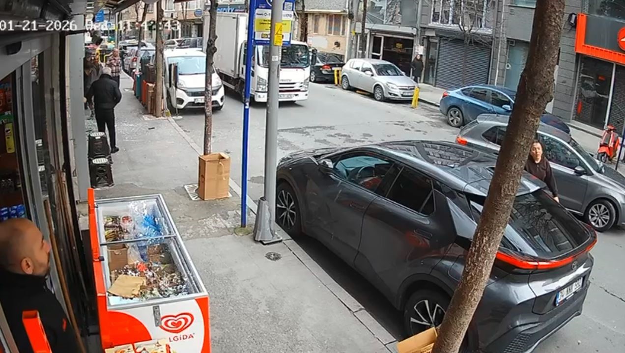 sislide otomobili park edecekken dukkana daldi 5 JJMB6v24