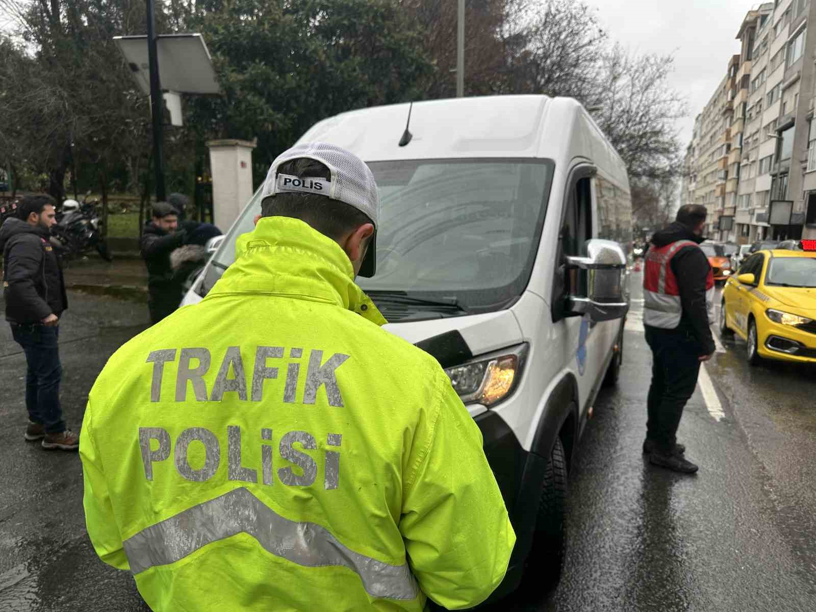 sislide polis ekiplerinden okul cevrelerinde siki denetim 1 sd9sqaHj