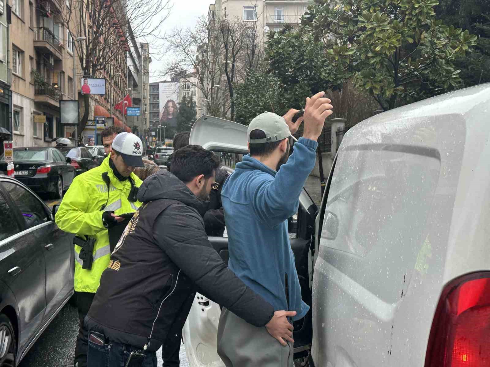 sislide polis ekiplerinden okul cevrelerinde siki denetim 2 ayhQMNbV