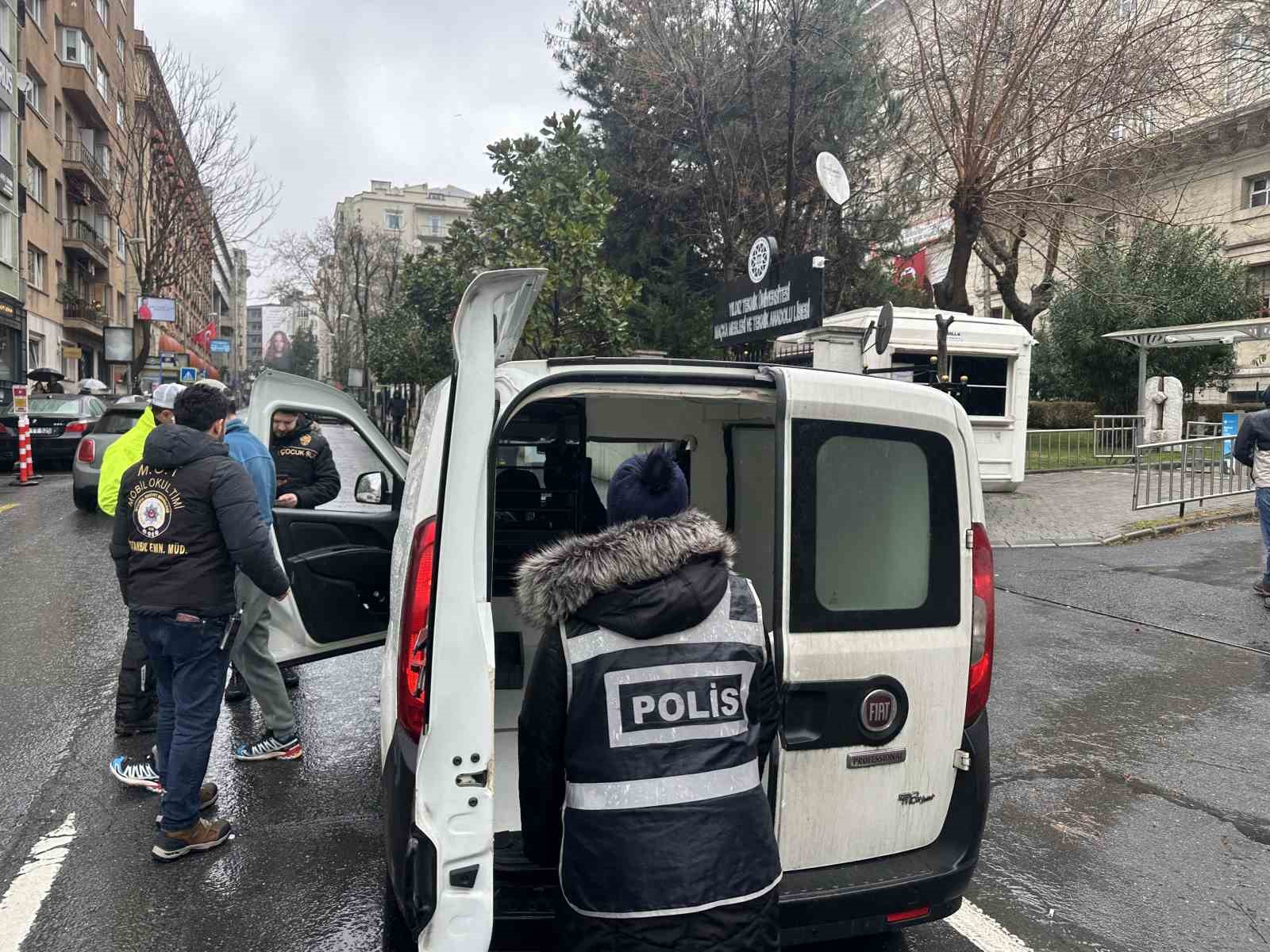 sislide polis ekiplerinden okul cevrelerinde siki denetim 3 MHr86W5z