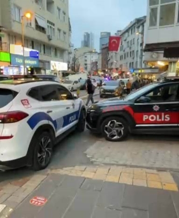 sislide-silahli-kavgada-seken-kursunlar-yoldan-gecen-kadina-isabet-etti-LH9In2BK.jpg