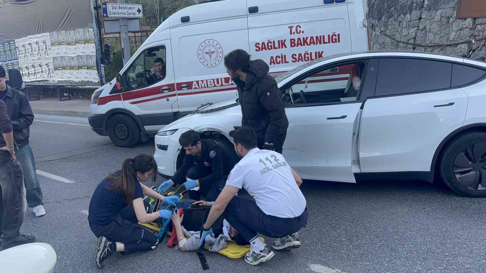sislide tesla marka otomobil ile motosiklet carpisti 1 yarali 0 bHNWcAXR