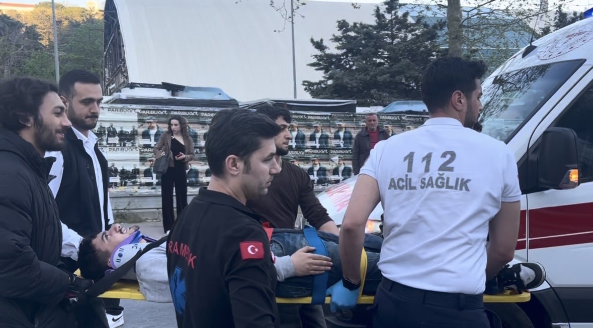 sislide tesla marka otomobil ile motosiklet carpisti 1 yarali 1 4NgvJRPF