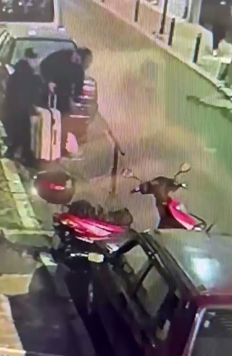 sislideki dehsete iliskin goruntuler ortaya cikti cesedi valizde boyle tasimislar 4