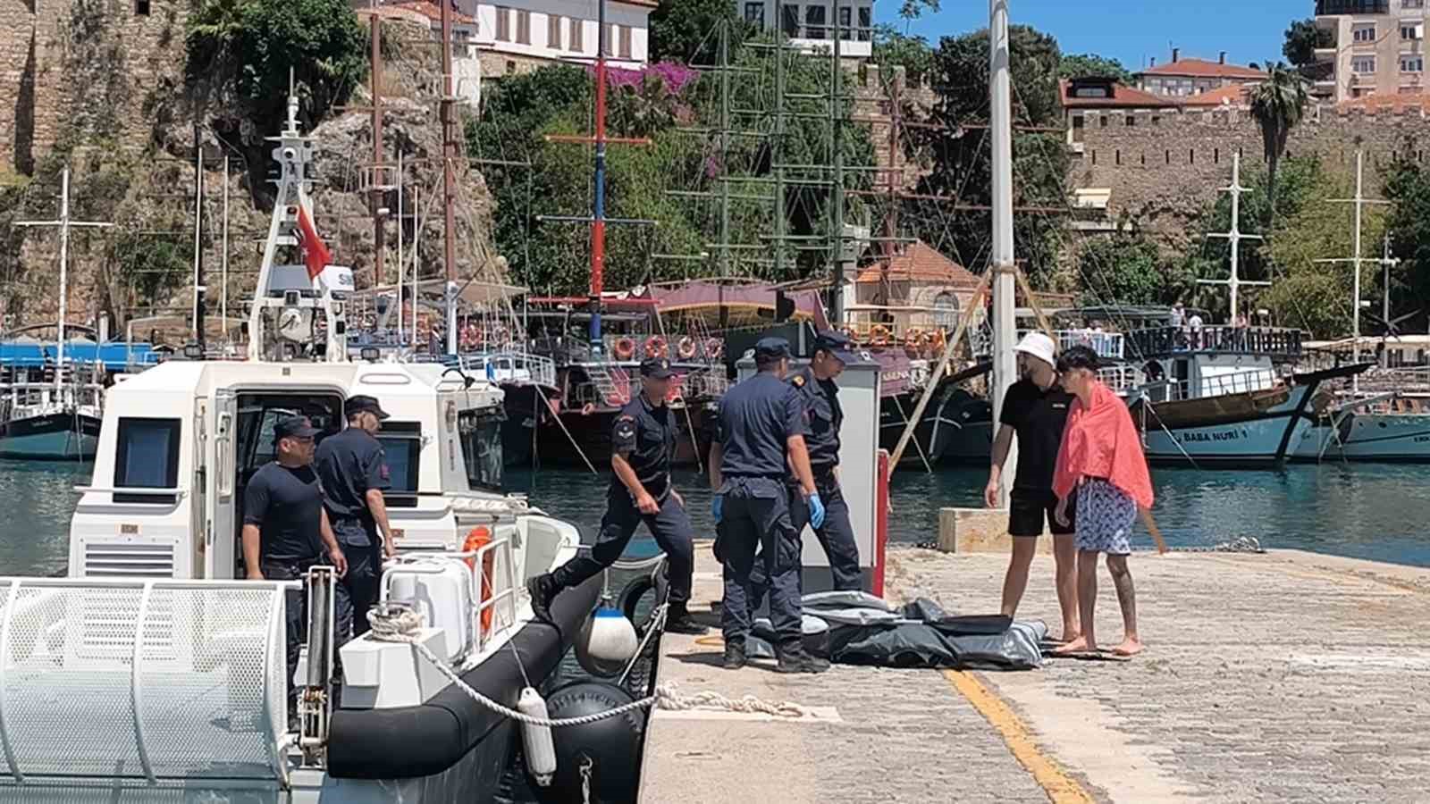 sisme botlari patlayan ve ruzgarla suruklenen 2 genci sahil guvenlik ekipleri kurtardi 4 jMskbyrO