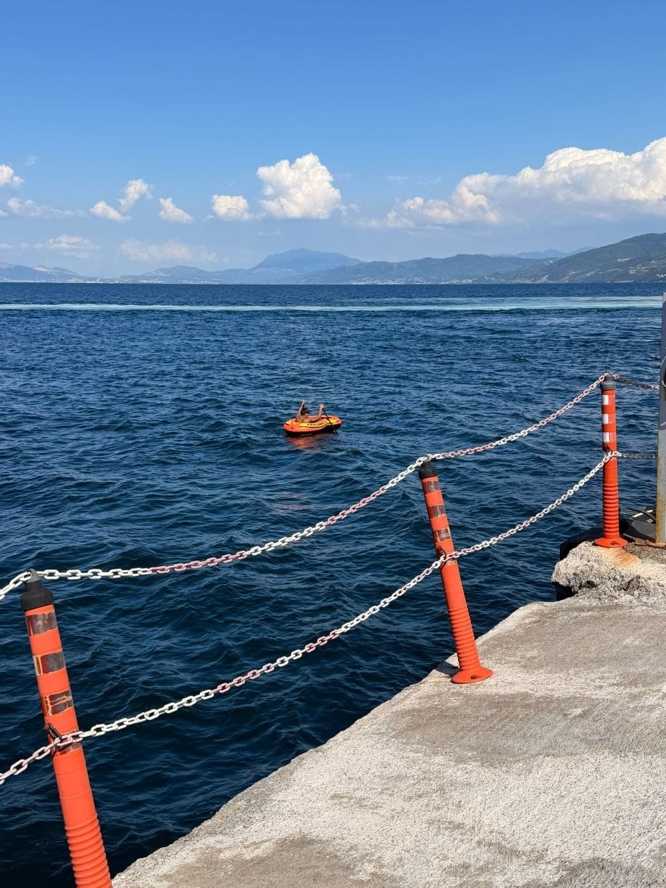 Şişme botuyla deniz açılan genç panikleyince sürüklenmeye başladı 5 sisme botuyla deniz acilan genc panikleyince suruklenmeye basladi 1 8PX2711A