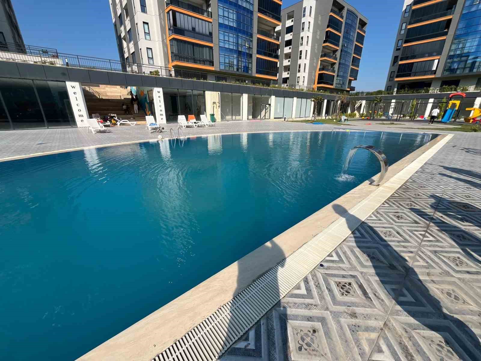site icerisinde kaybolan 2 yasindaki cocugun havuzda cansiz bedeni bulundu 1