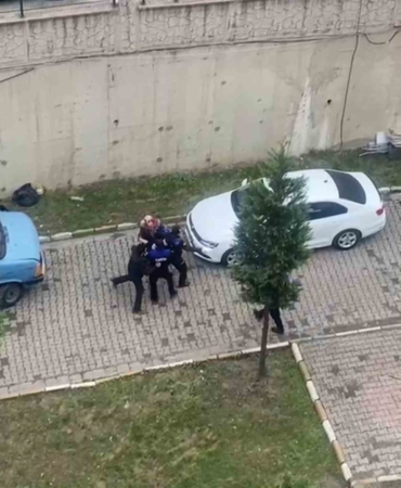 site-icinde-karton-istifleyen-anne-ve-oglu-zabitalara-saldirdi-kTV8jszm.jpg