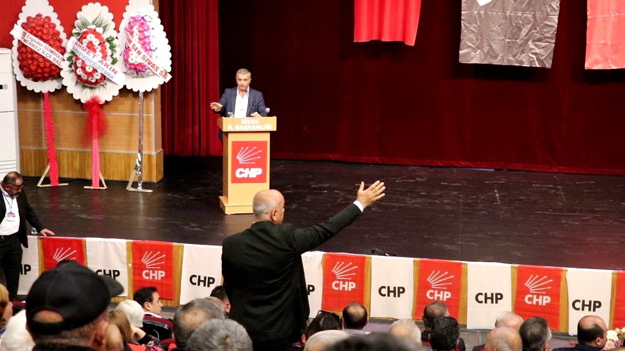 sivas chp il kongresinde etek krizi 3