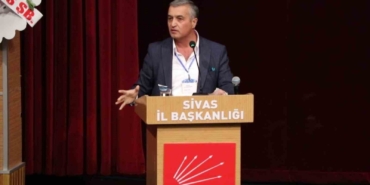 sivas-chp-il-kongresinde-etek-krizi-IfBesAN4.jpg