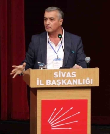 sivas-chp-il-kongresinde-etek-krizi-IfBesAN4.jpg