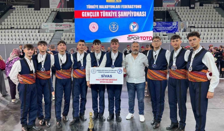 sivas-halk-oyunlari-ekibi-turkiye-sampiyonu-oldu-VEDHAlHq.jpg