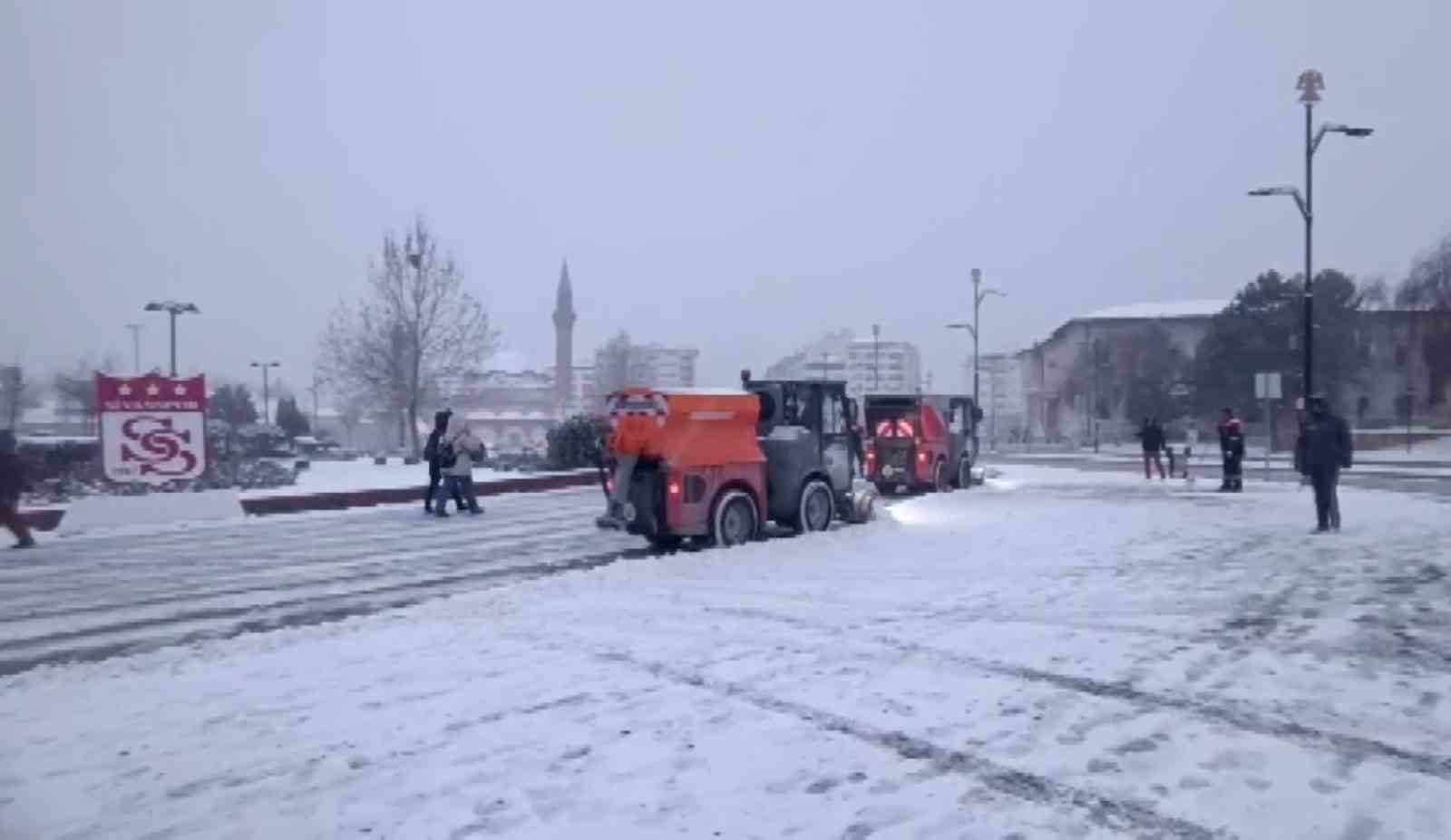 sivas icin sari kod uyarisi yapilmisti beklenen kar yagisi basladi 1 y2nuFAys
