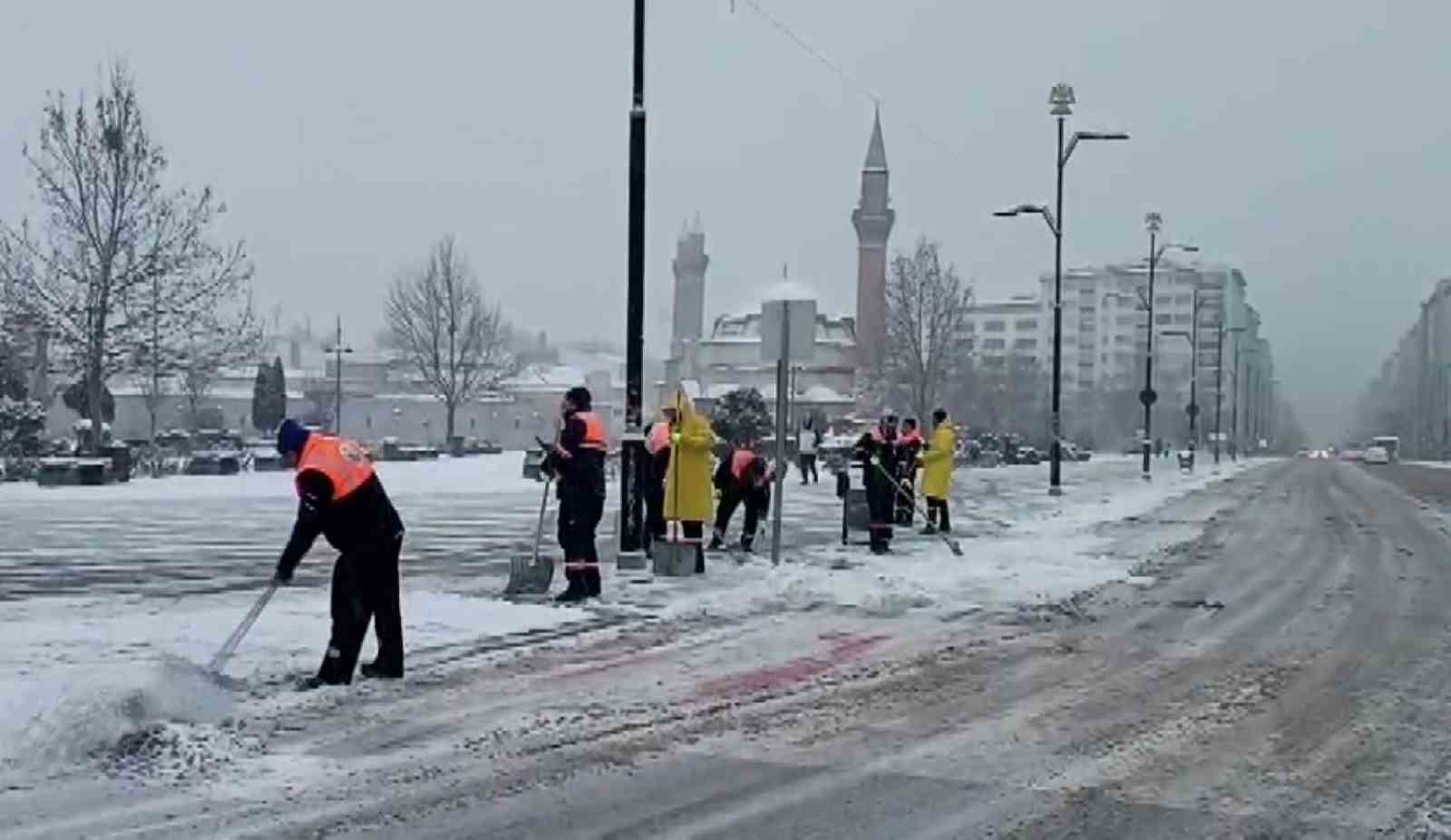 sivas icin sari kod uyarisi yapilmisti beklenen kar yagisi basladi 4 WcHWg41m