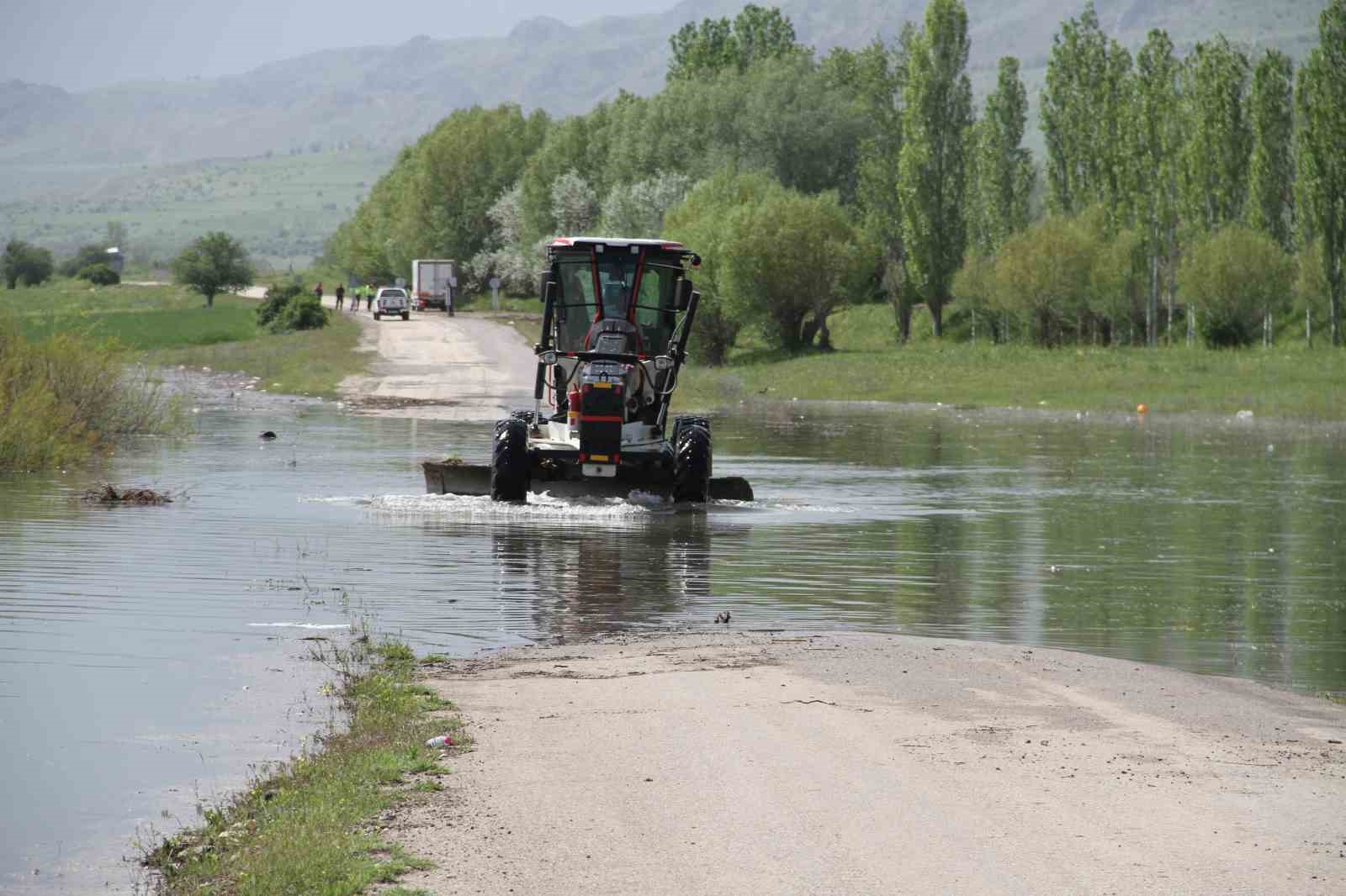sivas ile giresunun arasinda yer alan 64 kmlik baraj dolup tasti 4 KspNVDlP