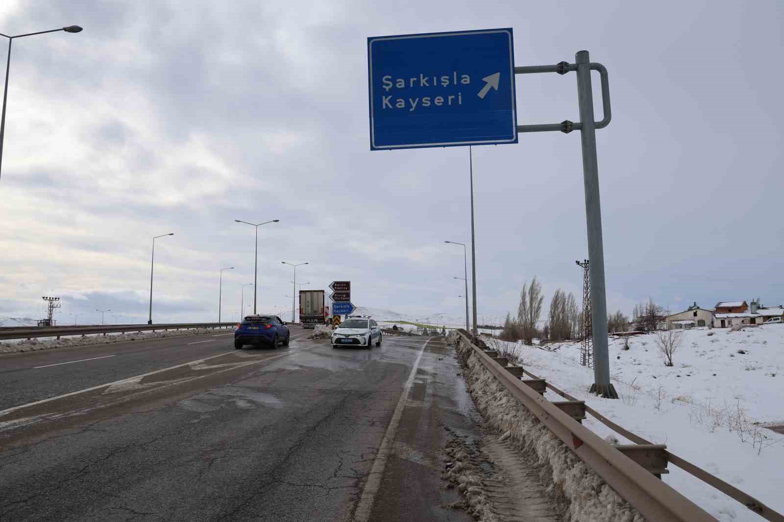 sivas kayseri kara yolu arac ulasimina kapatildi 4 C8W8azr4