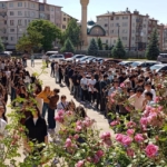 sivas-lisesinin-yarim-asirlik-mezunlari-yeni-mezunlarla-kaynasti-ZiVZnydG.jpg