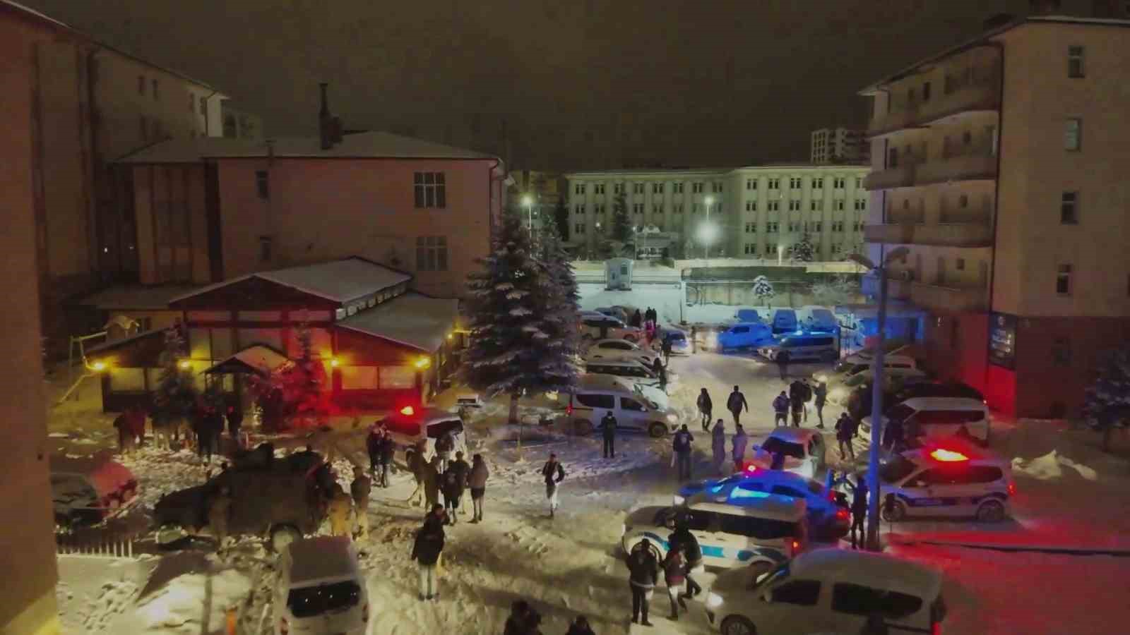 Sivas merkezli siber dolandırıcılık operasyonu, 18 şüpheliden 11’i tutuklandı 8 sivas merkezli siber dolandiricilik operasyonu 18 supheliden 11i tutuklandi 4 89LuLZbn