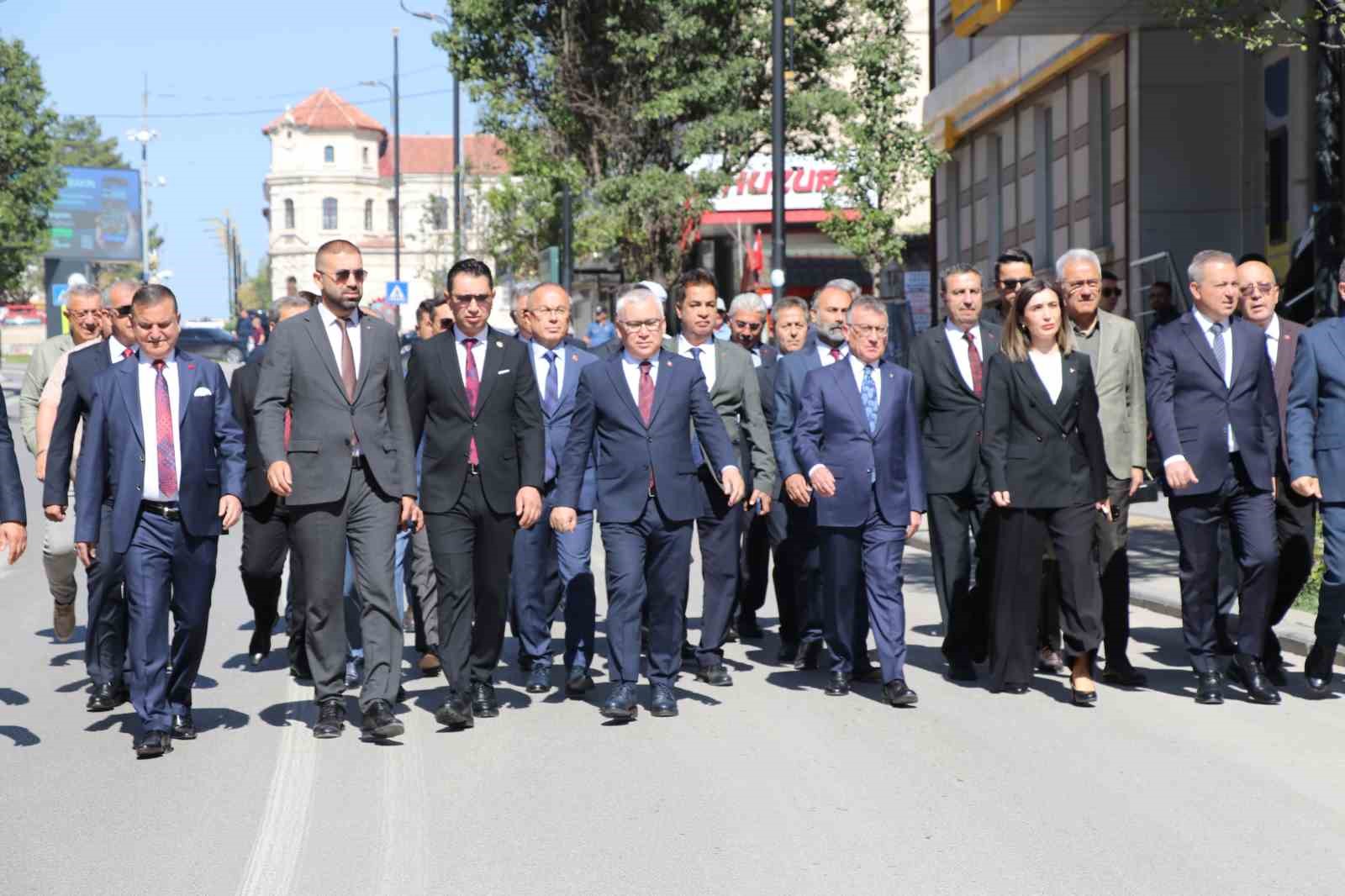 Sivas olaylarında hayatını kaybedenler anıldı 4 sivas olaylarinda hayatini kaybedenler anildi 0 XHVnSJPc