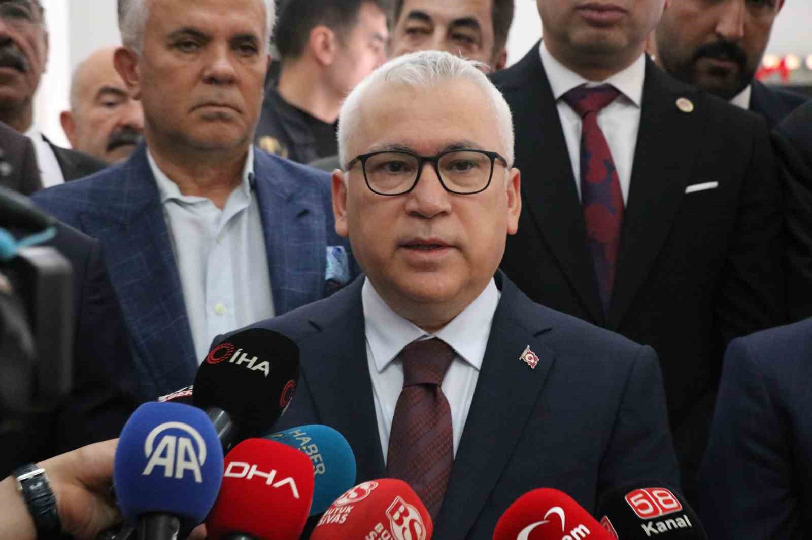 Sivas olaylarında hayatını kaybedenler anıldı 5 sivas olaylarinda hayatini kaybedenler anildi 1 kijTkYe9