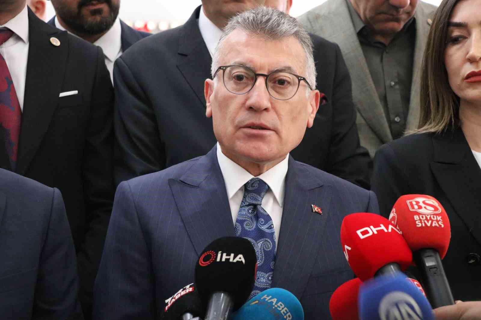 Sivas olaylarında hayatını kaybedenler anıldı 7 sivas olaylarinda hayatini kaybedenler anildi 3