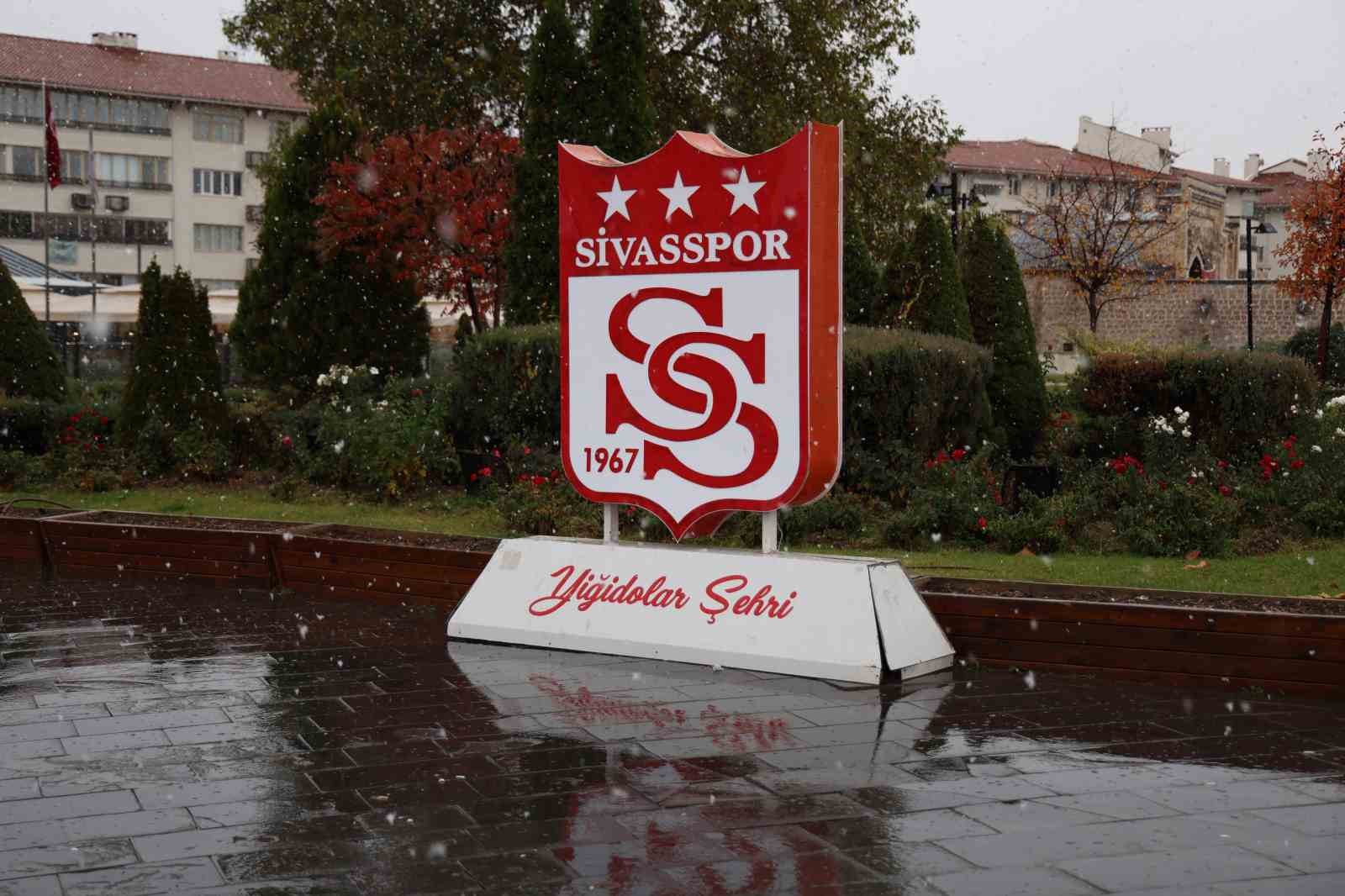 sivas ozune dondu kent merkezinde kar yagisi basladi 6 q2iD5deM